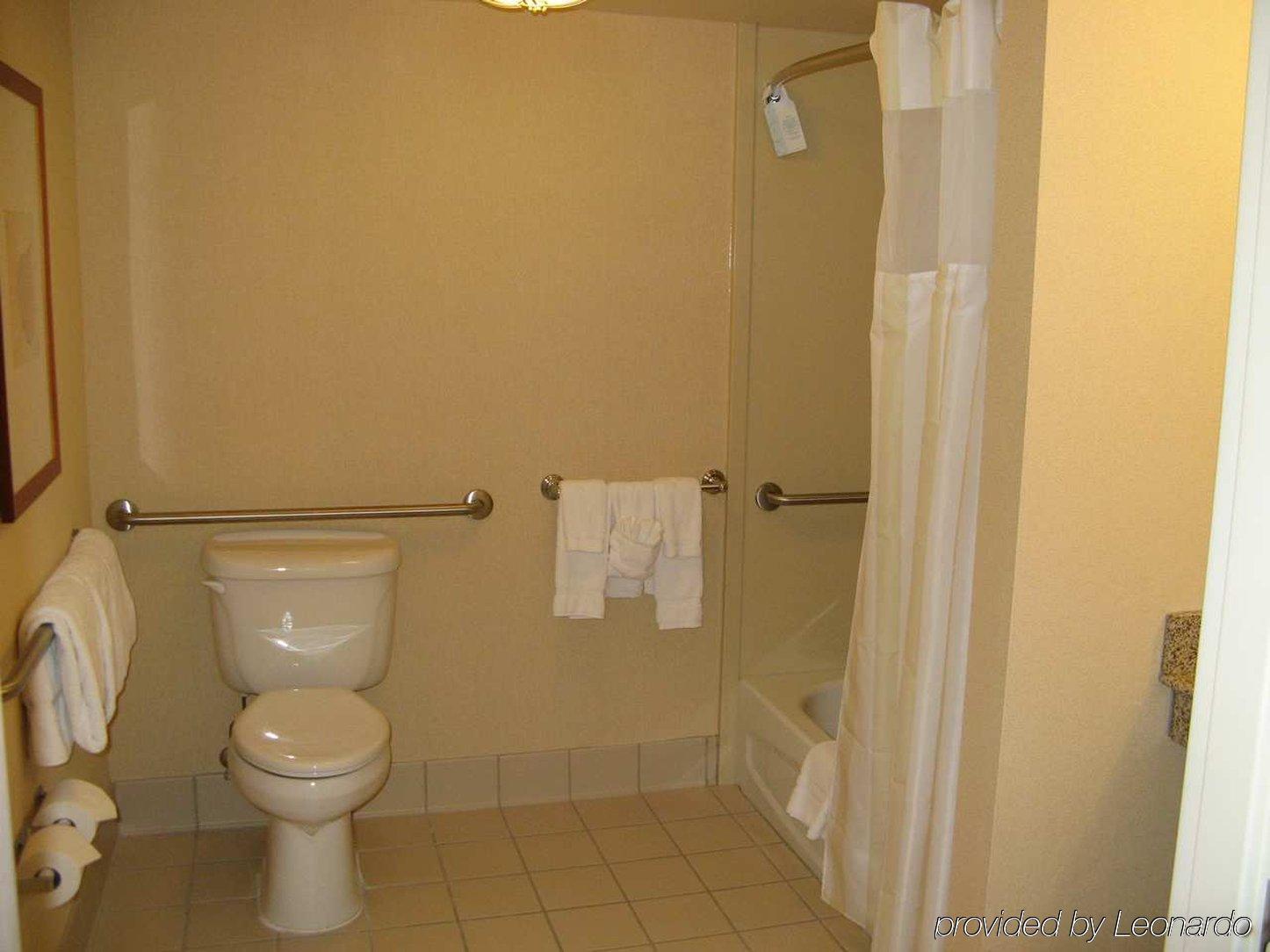 Hilton Garden Akron-canton Airport 3*
